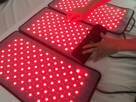 جهاز العلاج بالضوء LED 660nm 810nm جهاز العلاج بالضوء الأحمر المنزلي PDT حصيرة العلاج الطبيعي